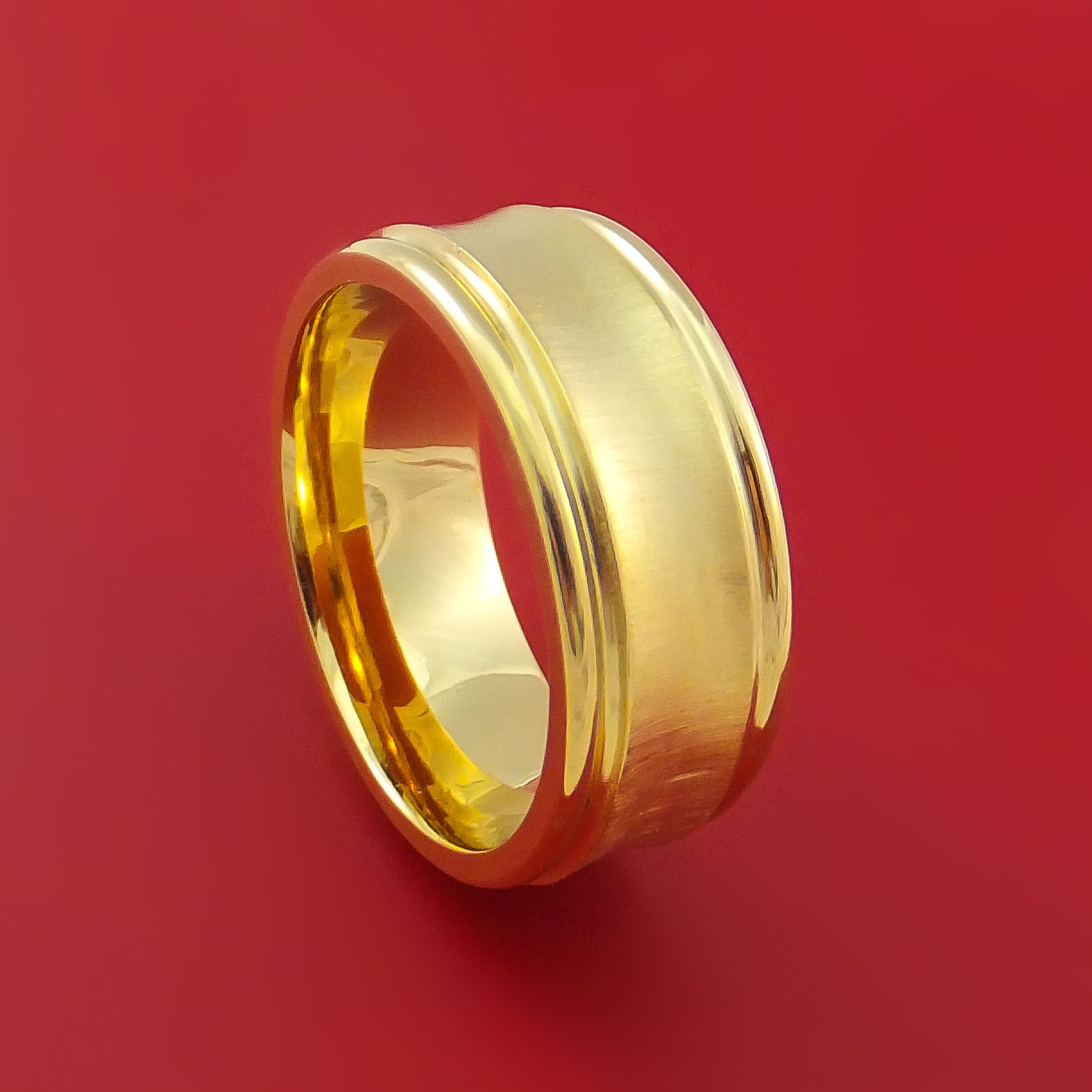 Pyramid Band Ring in 18K Yellow Gold, 8mm | David Yurman